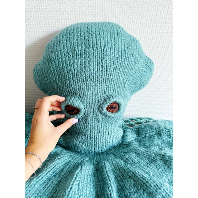 Teal octosnug blanket